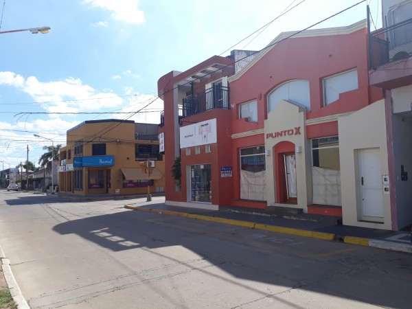 GRAN OPORTUNIDAD!!! EN VENTA LOCAL COMERCIAL + DEPARTAMENTO CÉNTRICOS  –CORONDA. REF : 366