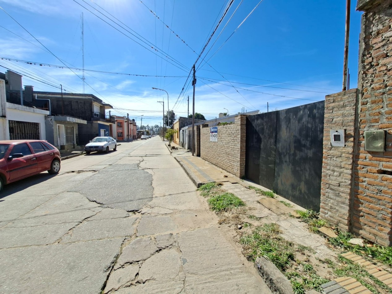 Venta - Casa en zona centrica - Coronda - Ref. No 606