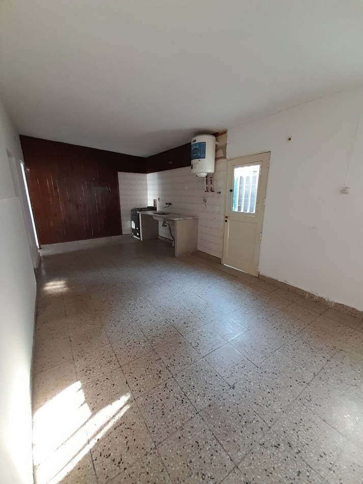 Venta - Casa en zona centrica - Coronda - Ref. No 606