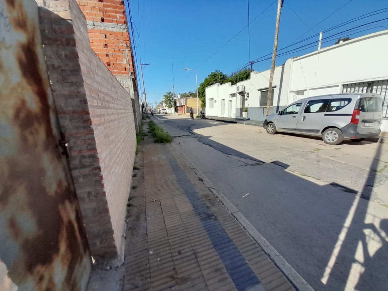 Venta - Casa en zona centrica - Coronda - Ref. No 606