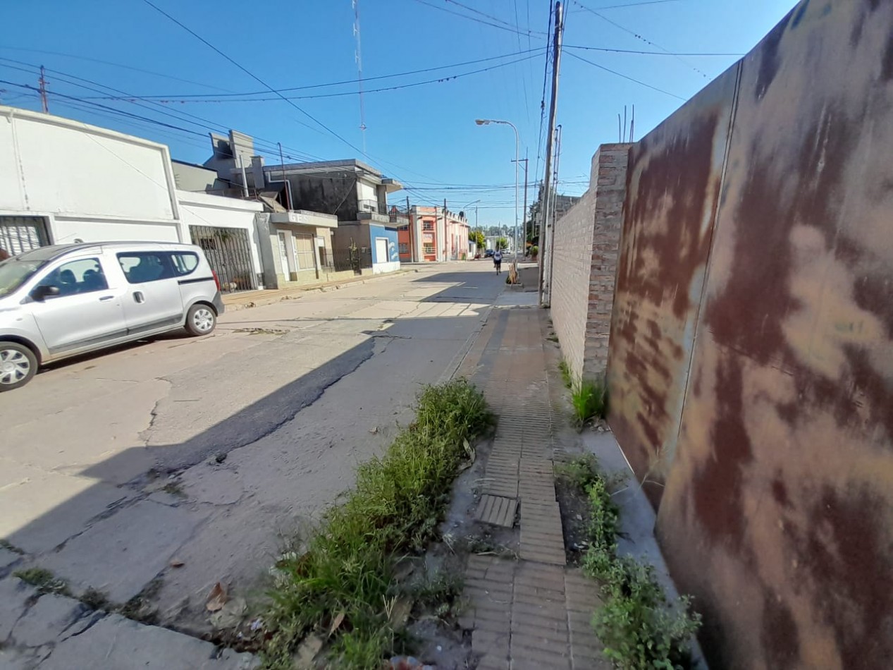 Venta - Casa en zona centrica - Coronda - Ref. No 606