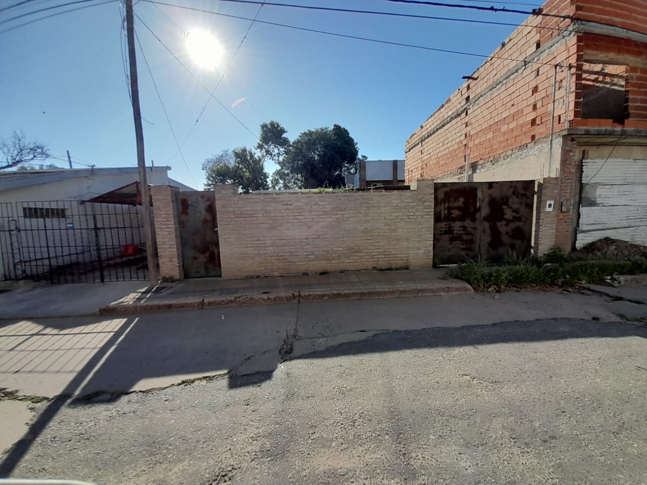 Venta - Casa en zona centrica - Coronda - Ref. No 606