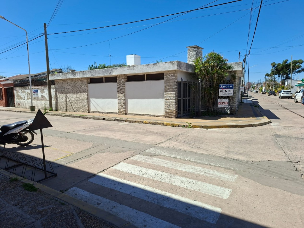 Ref. No 1320- CASA EN VENTA EN PLENO CENTRO DE LA CIUDAD.