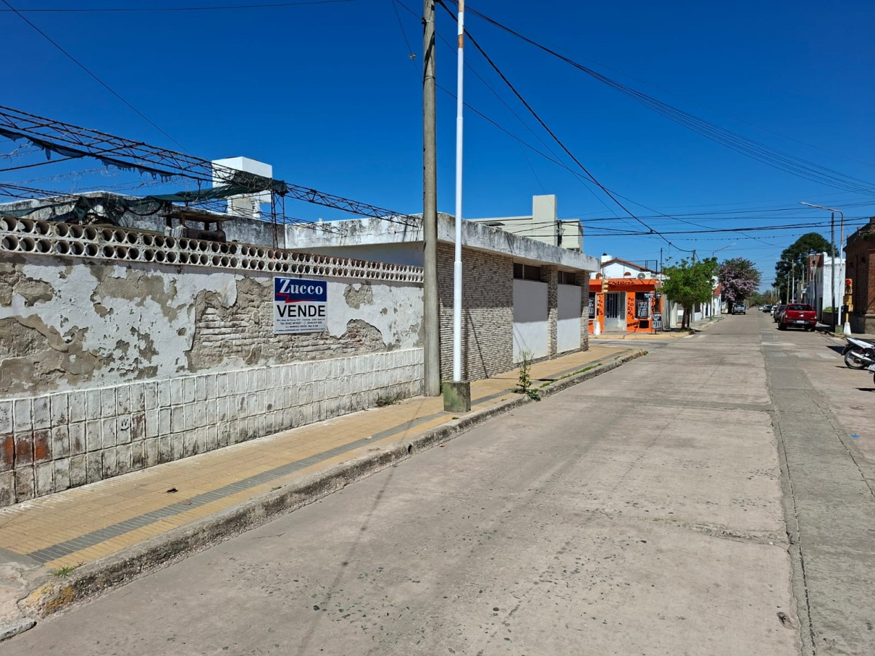 Ref. No 1320- CASA EN VENTA EN PLENO CENTRO DE LA CIUDAD.