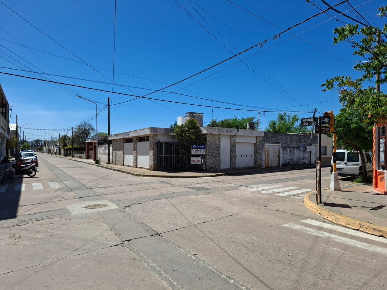 Ref. No 1320- CASA EN VENTA EN PLENO CENTRO DE LA CIUDAD.