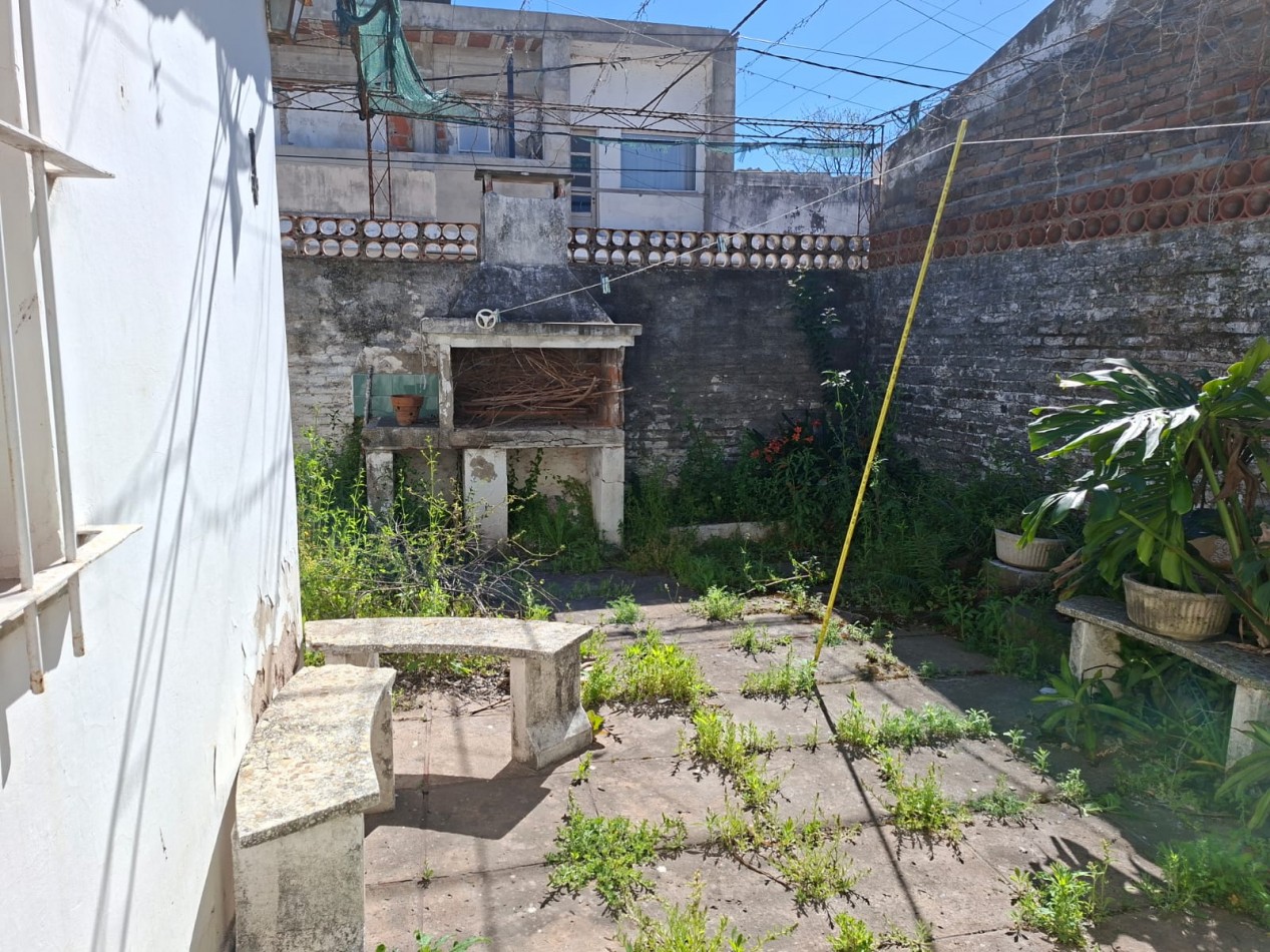 Ref. No 1320- CASA EN VENTA EN PLENO CENTRO DE LA CIUDAD.