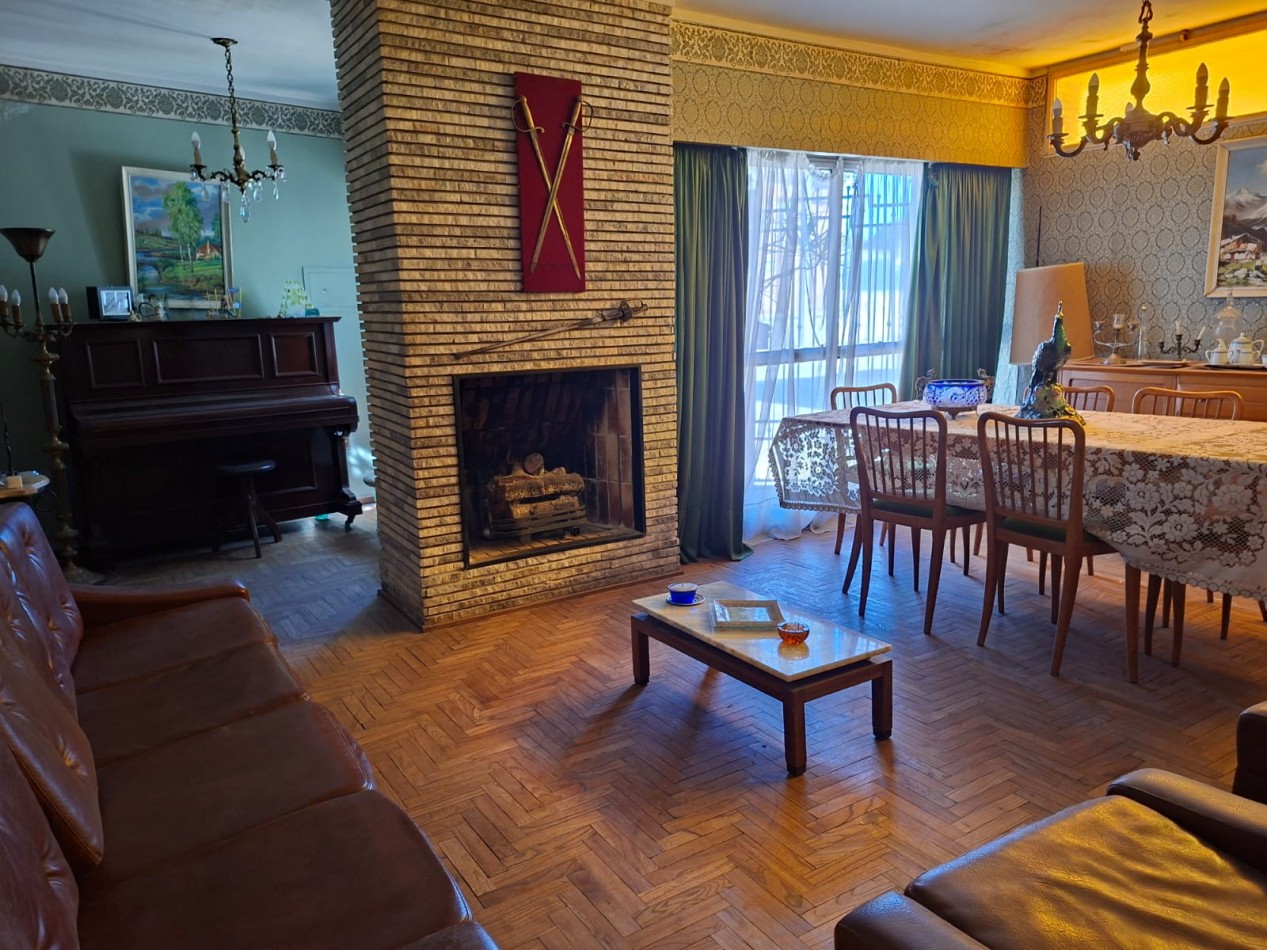 Ref. No 1320- CASA EN VENTA EN PLENO CENTRO DE LA CIUDAD.