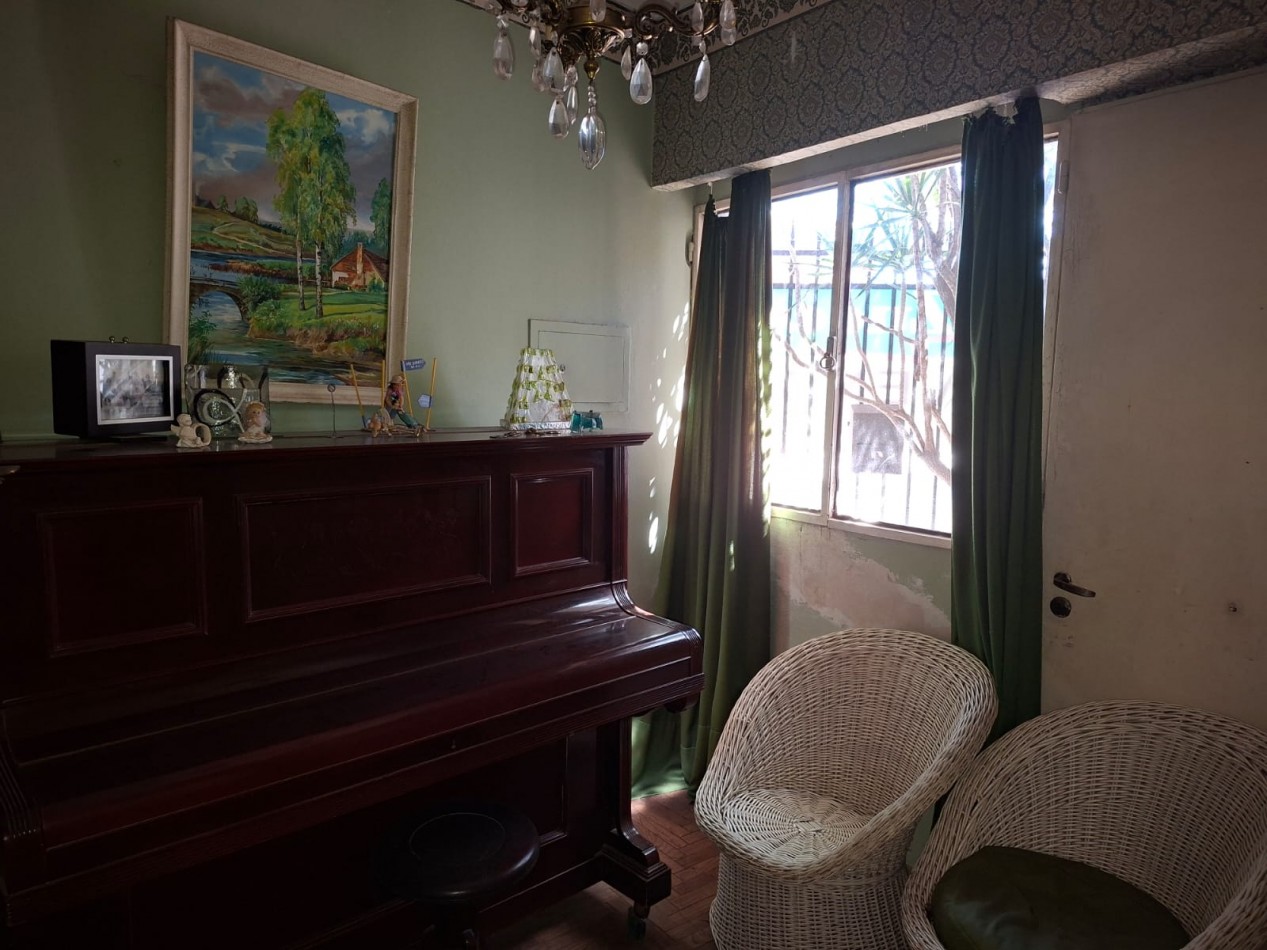 Ref. No 1320- CASA EN VENTA EN PLENO CENTRO DE LA CIUDAD.