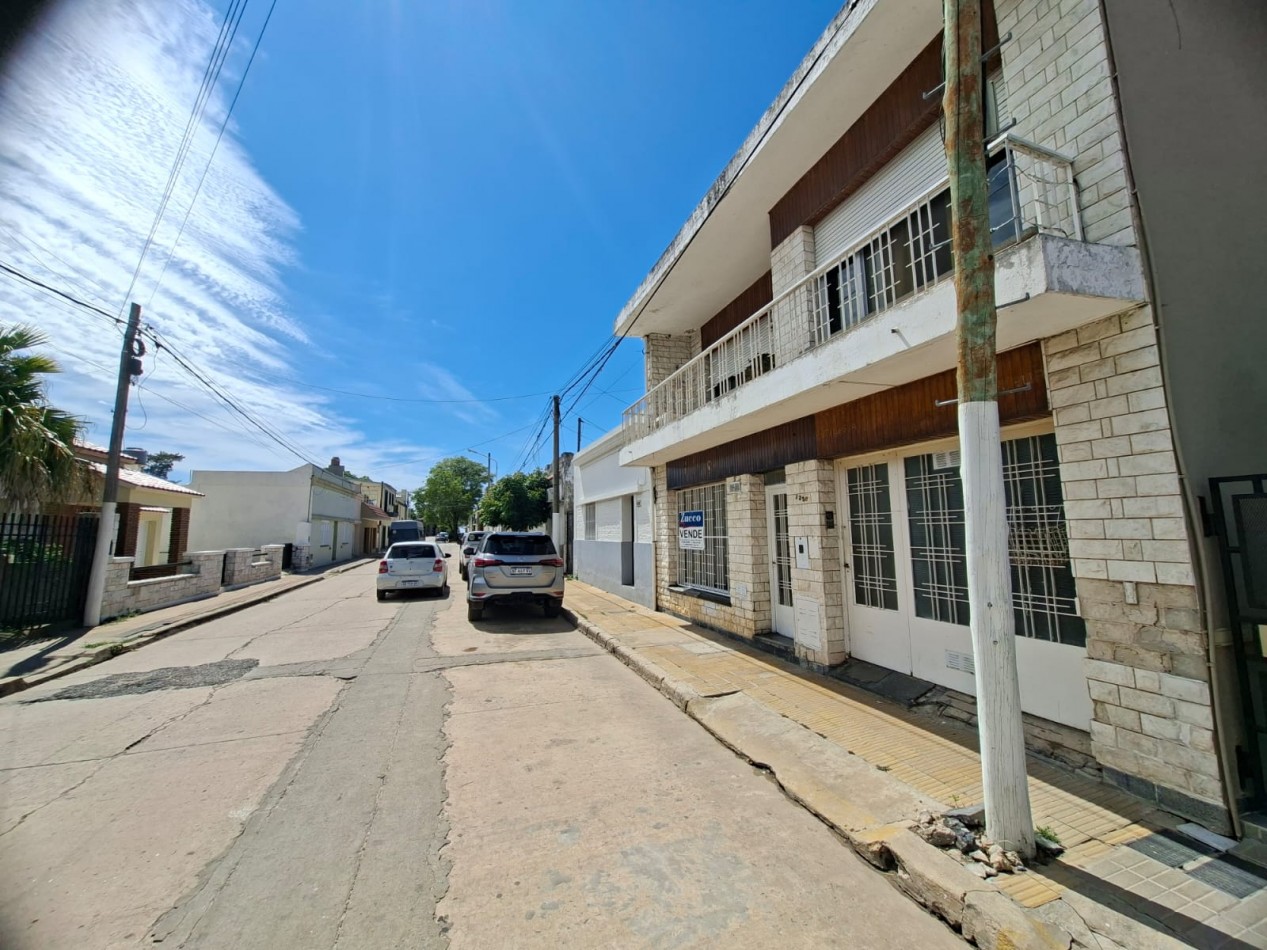 Venta local comercial + departamento. Excelente ubicacion. Coronda. Ref No 79