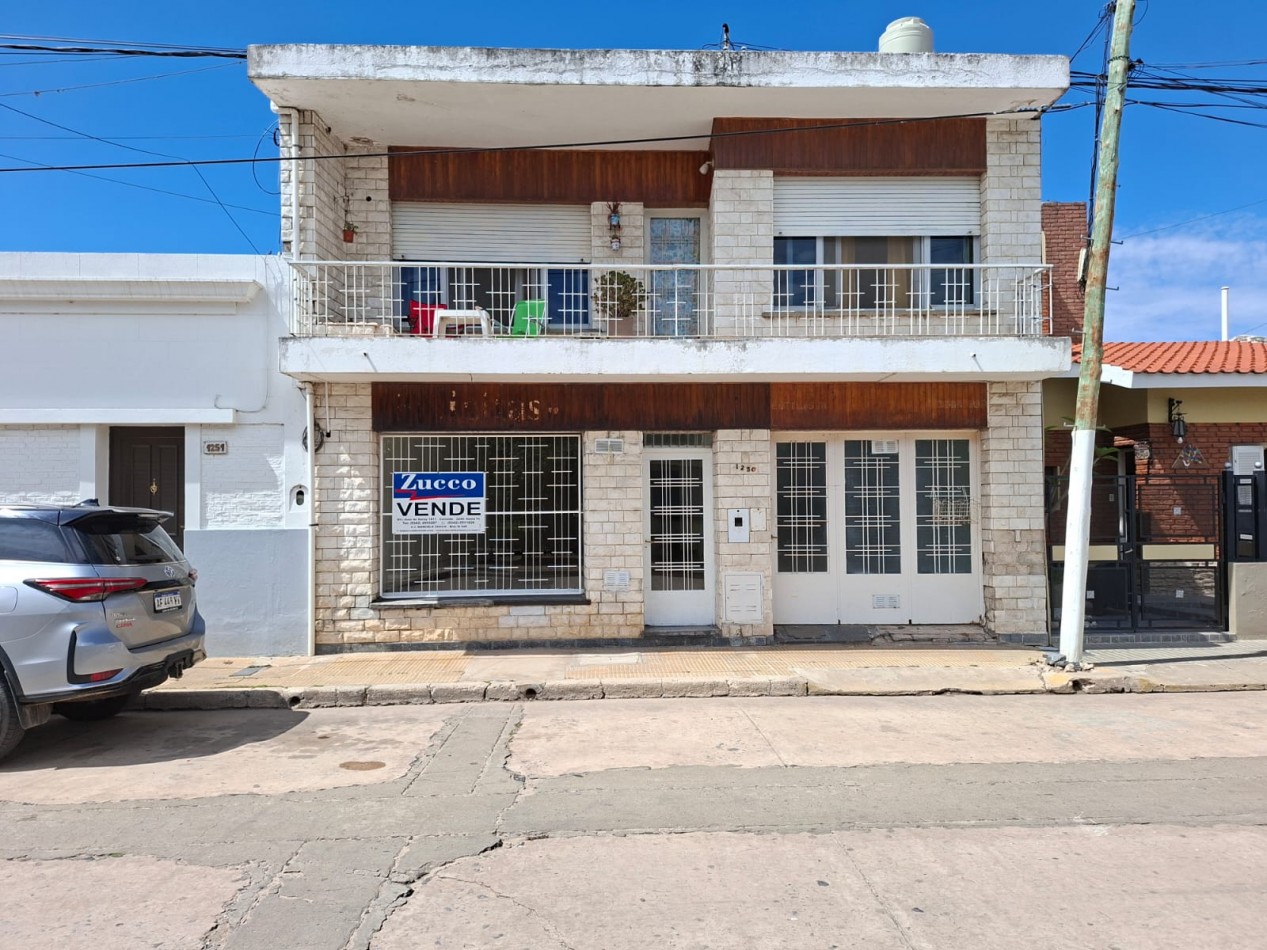 Venta local comercial + departamento. Excelente ubicacion. Coronda. Ref No 79