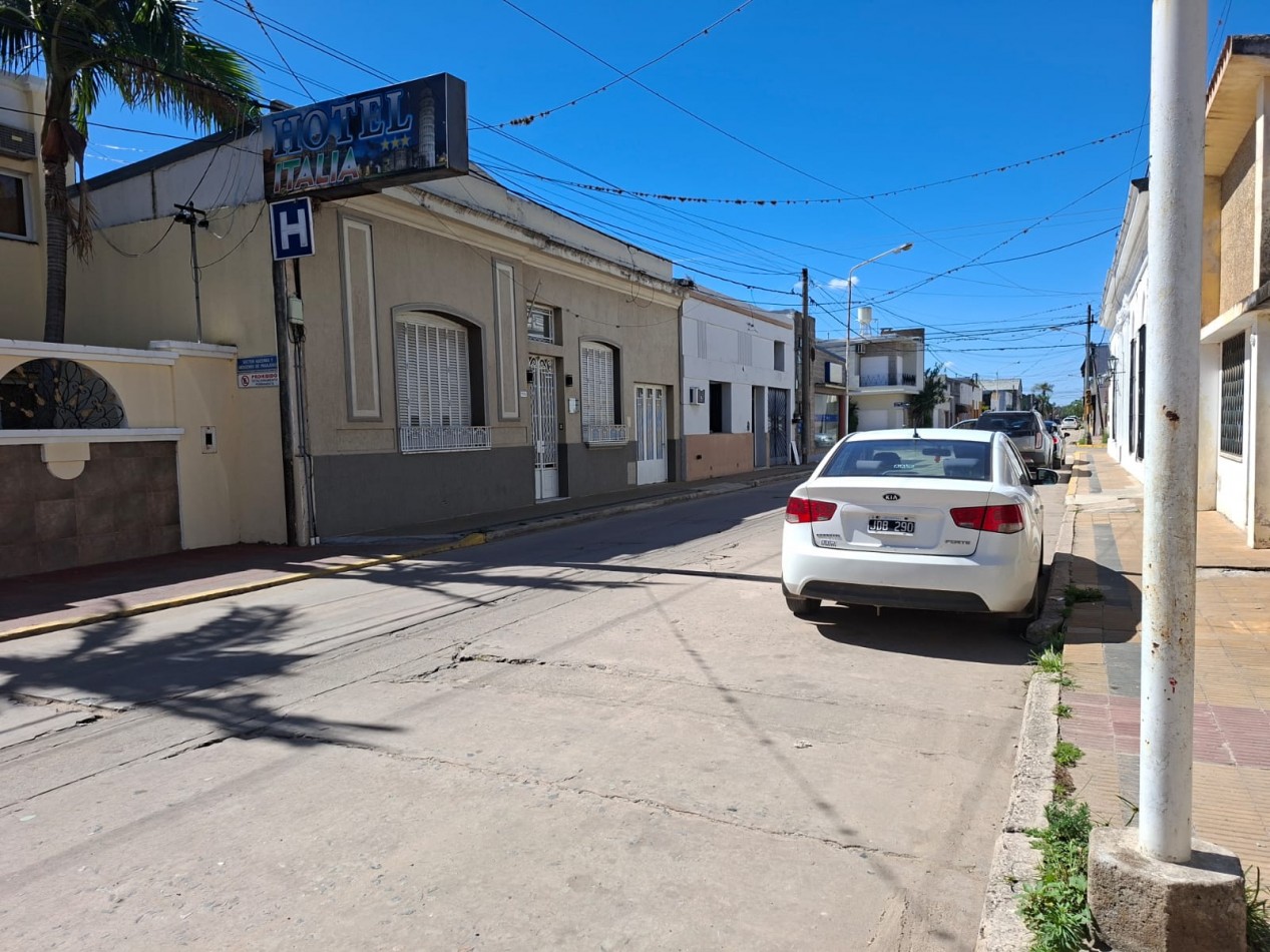 Ref. No 1326. CASA EN VENTA PLENO CENTRO DE LA CIUDAD.