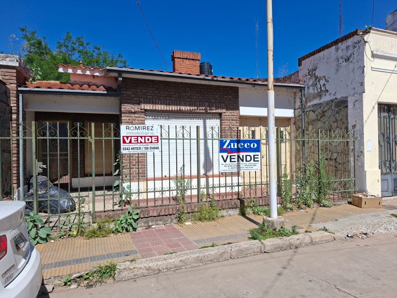 Ref. No 1326. CASA EN VENTA PLENO CENTRO DE LA CIUDAD.