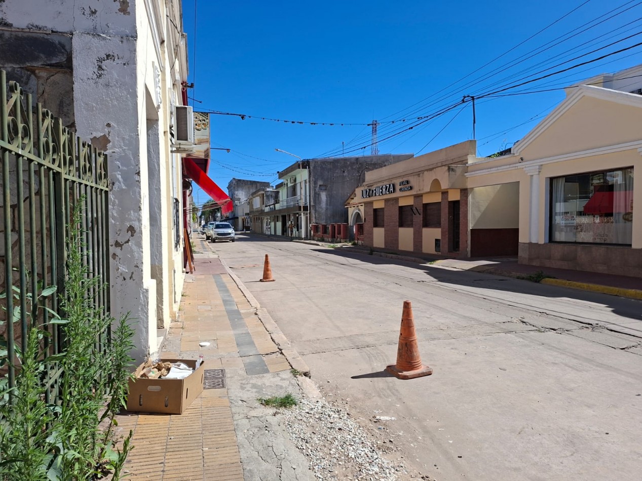 Ref. No 1326. CASA EN VENTA PLENO CENTRO DE LA CIUDAD.