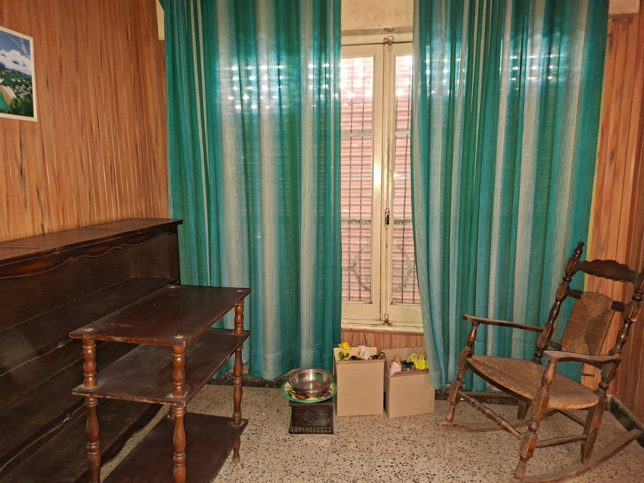 Ref. No 1326. CASA EN VENTA PLENO CENTRO DE LA CIUDAD.