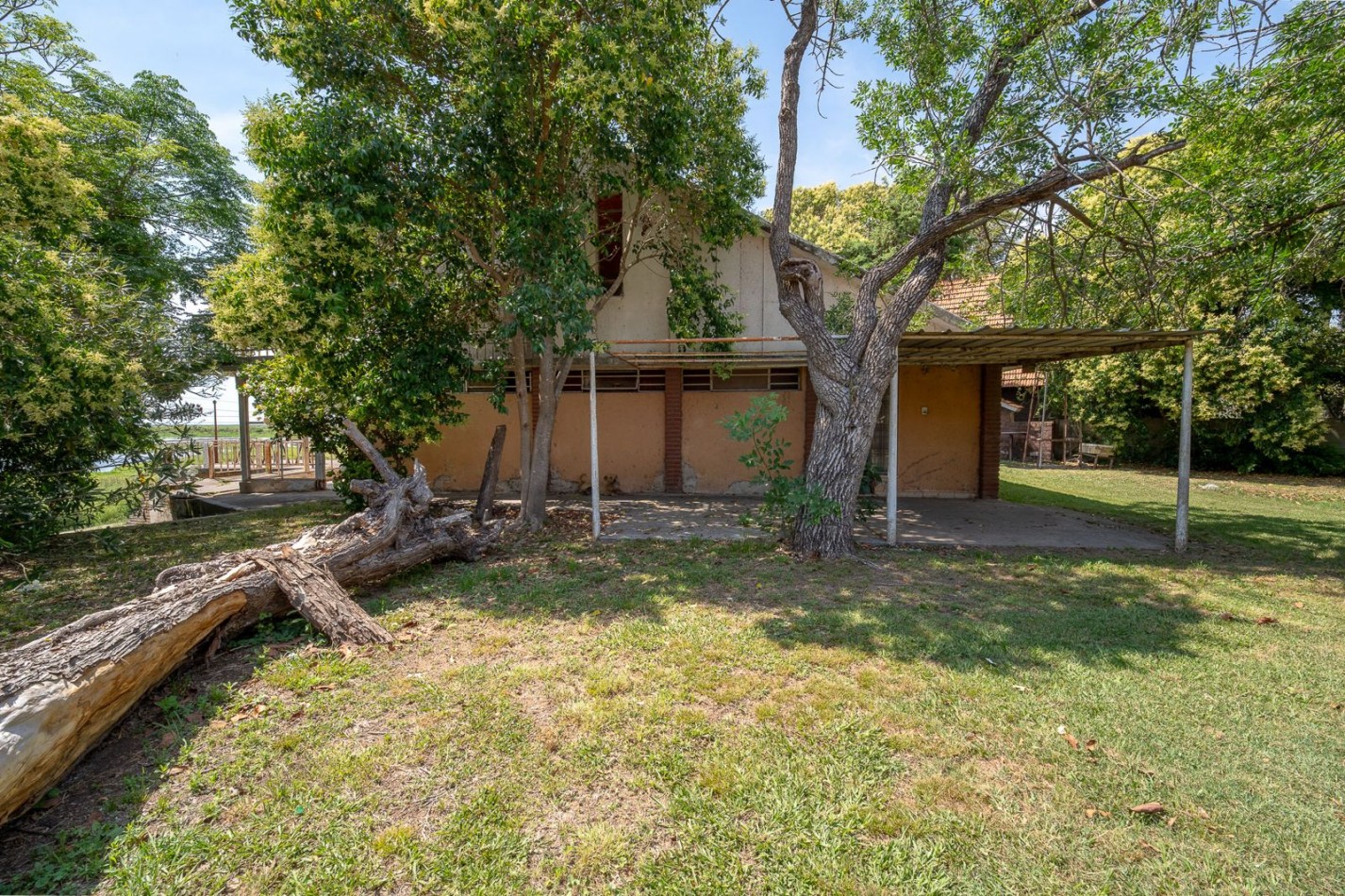 EN VENTA HERMOSO INMUEBLE EN BARRIO GALVEZ- CORONDA - Ref. No 1342