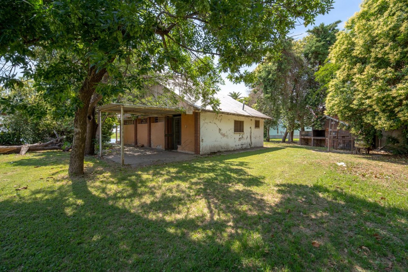 EN VENTA HERMOSO INMUEBLE EN BARRIO GALVEZ- CORONDA - Ref. No 1342