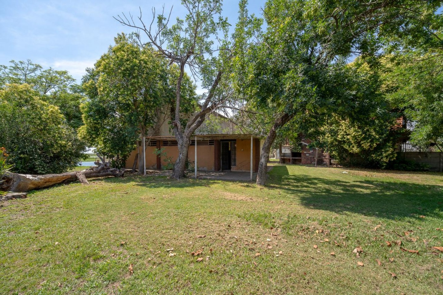 EN VENTA HERMOSO INMUEBLE EN BARRIO GALVEZ- CORONDA - Ref. No 1342