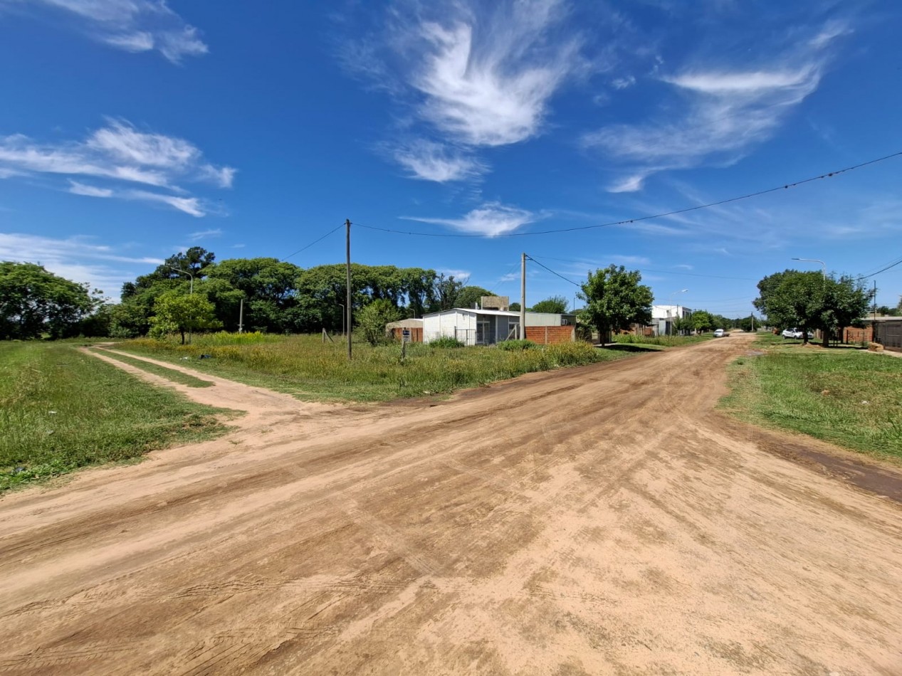 ¡Oportunidad!-Venta lote en esquina 250 m2 - Coronda.- Ref. No 1357