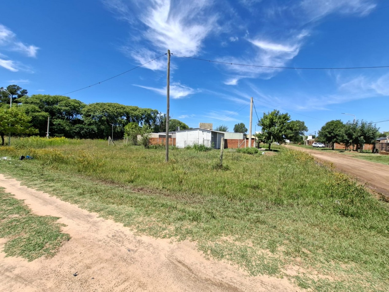 ¡Oportunidad!-Venta lote en esquina 250 m2 - Coronda.- Ref. No 1357