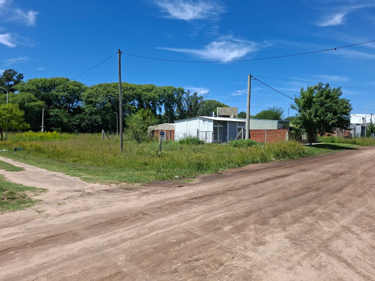 ¡Oportunidad!-Venta lote en esquina 250 m2 - Coronda.- Ref. No 1357