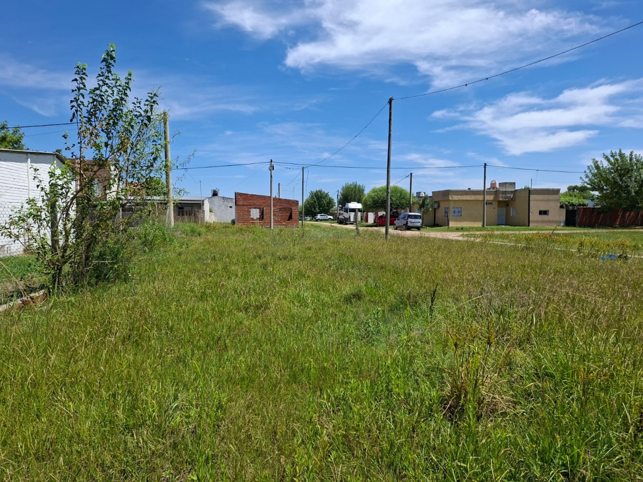 ¡Oportunidad!-Venta lote en esquina 250 m2 - Coronda.- Ref. No 1357