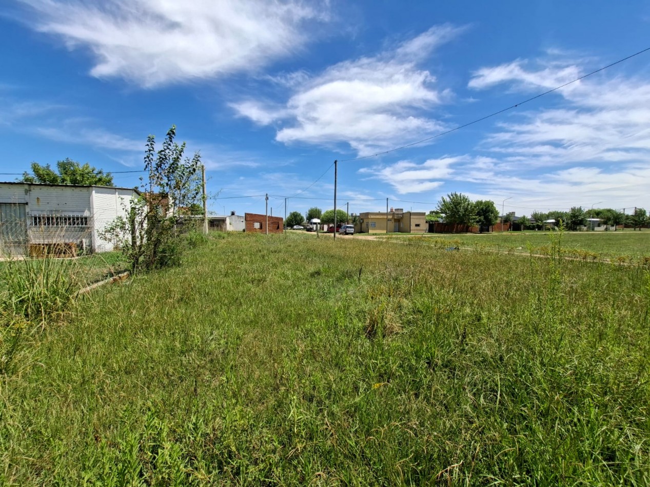 ¡Oportunidad!-Venta lote en esquina 250 m2 - Coronda.- Ref. No 1357