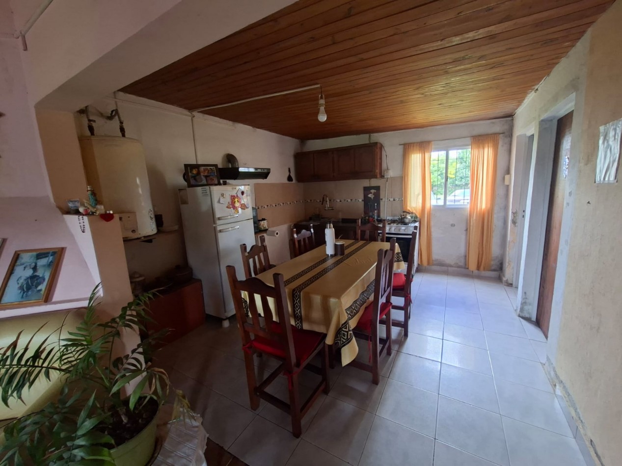 VENTA DE INMUEBLE CON LOCAL COMERCIAL- RUTA 11