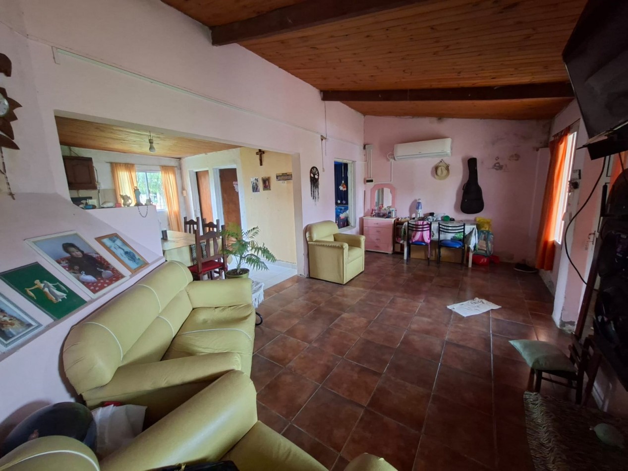 VENTA DE INMUEBLE CON LOCAL COMERCIAL- RUTA 11