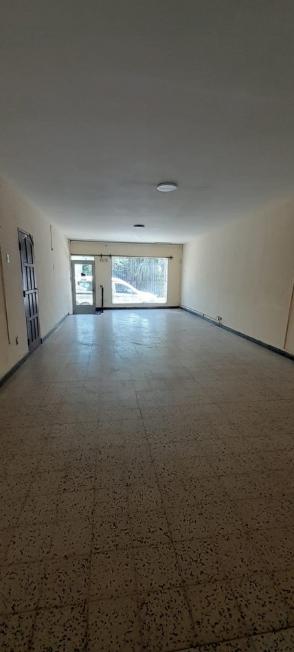 Venta local comercial + departamento. Excelente ubicacion. Coronda. Ref No 79