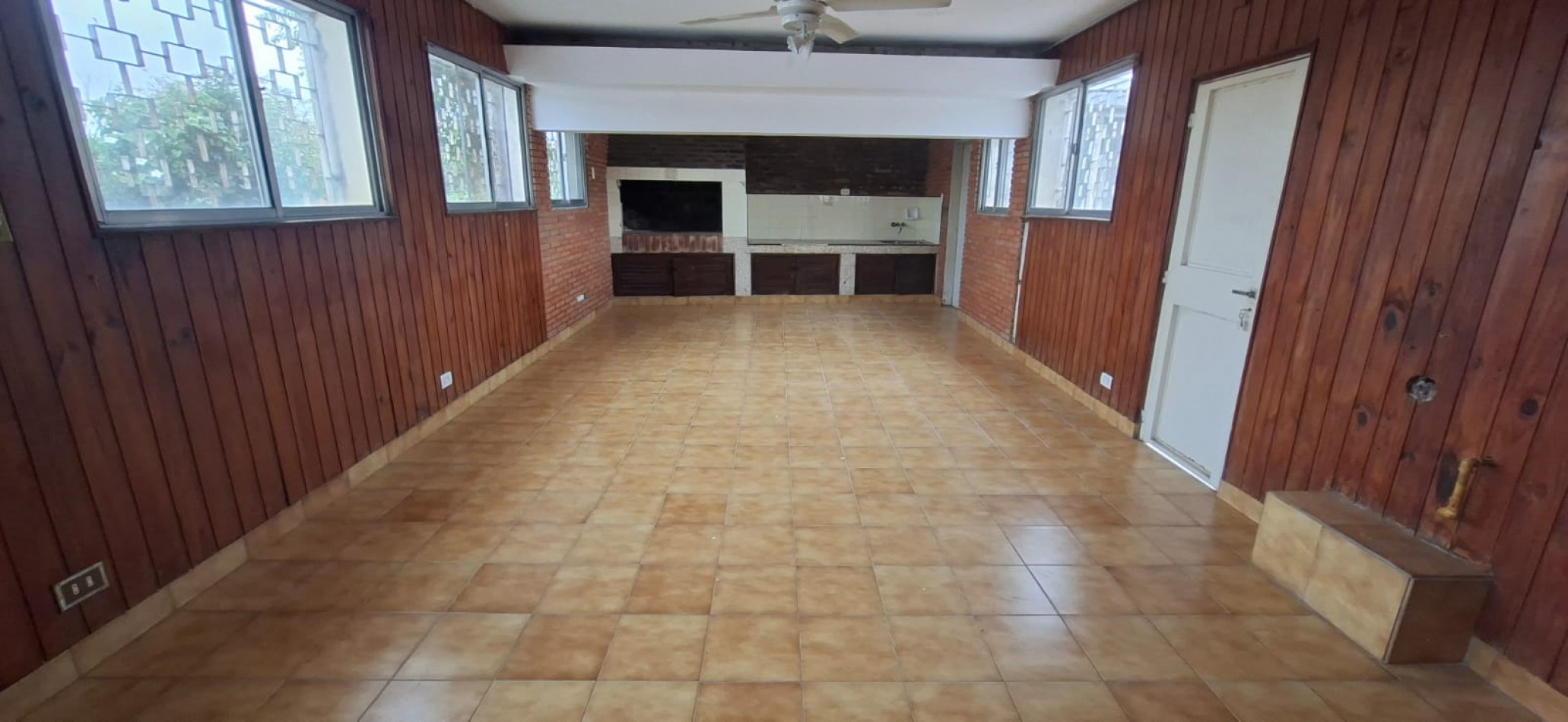 Venta local comercial + departamento. Excelente ubicacion. Coronda. Ref No 79