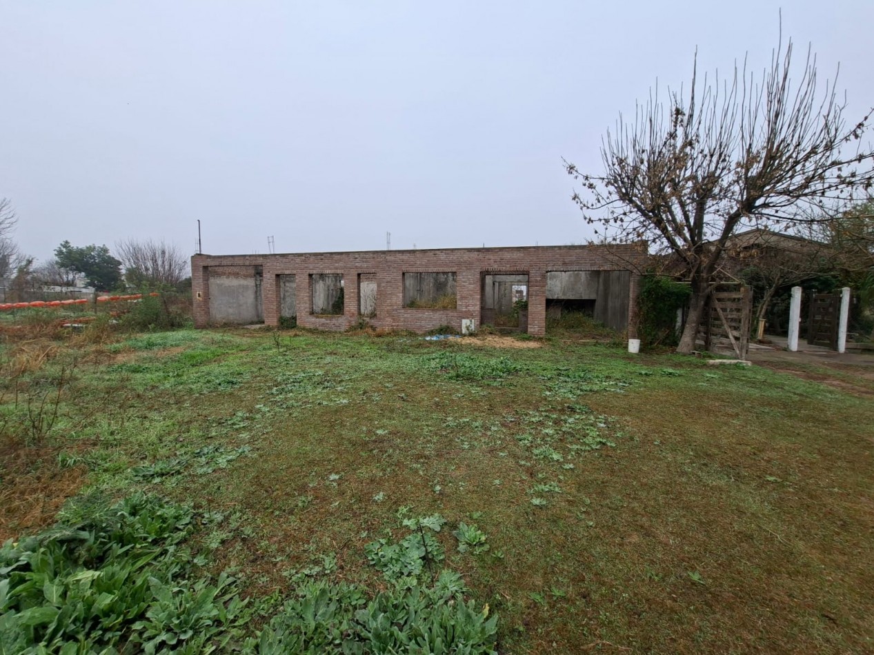 VENTA DE LOTE CON CASA EN CONSTRUCCION
