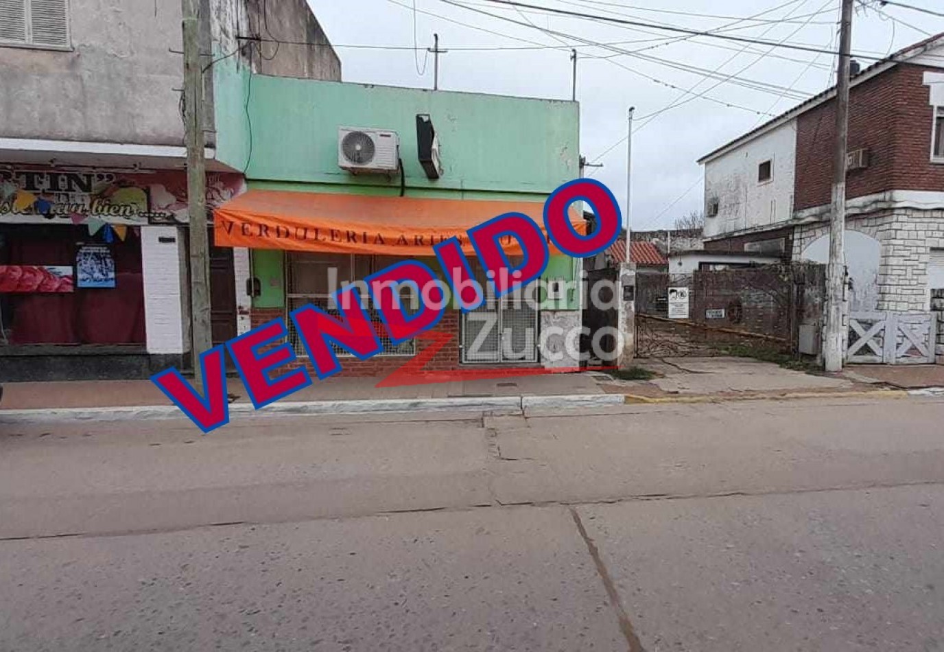VENTA: LOCAL COMERCIAL + DEPARTAMENTO A REFACCIONAR - Ref. 1179