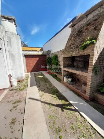 VENTA: CASA EN B. LOS PARAISOS A 50 MTS. DEL RIO - Ref. 948