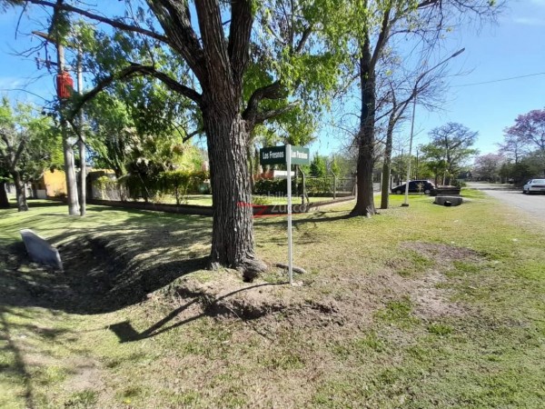 VENTA: CASA EN B. LOS PARAISOS A 50 MTS. DEL RIO - Ref. 948