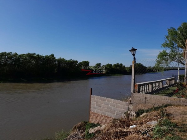 VENTA: CASA EN B. LOS PARAISOS A 50 MTS. DEL RIO - Ref. 948