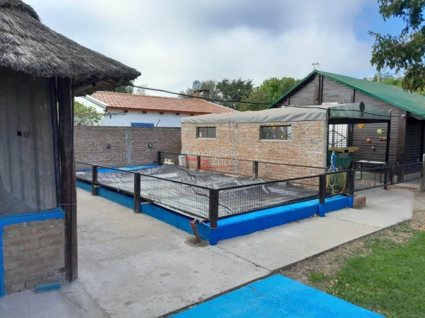 VENTA: DOS CABAÑAS EN BARRIO LOS PARAISOS - Ref. 1037