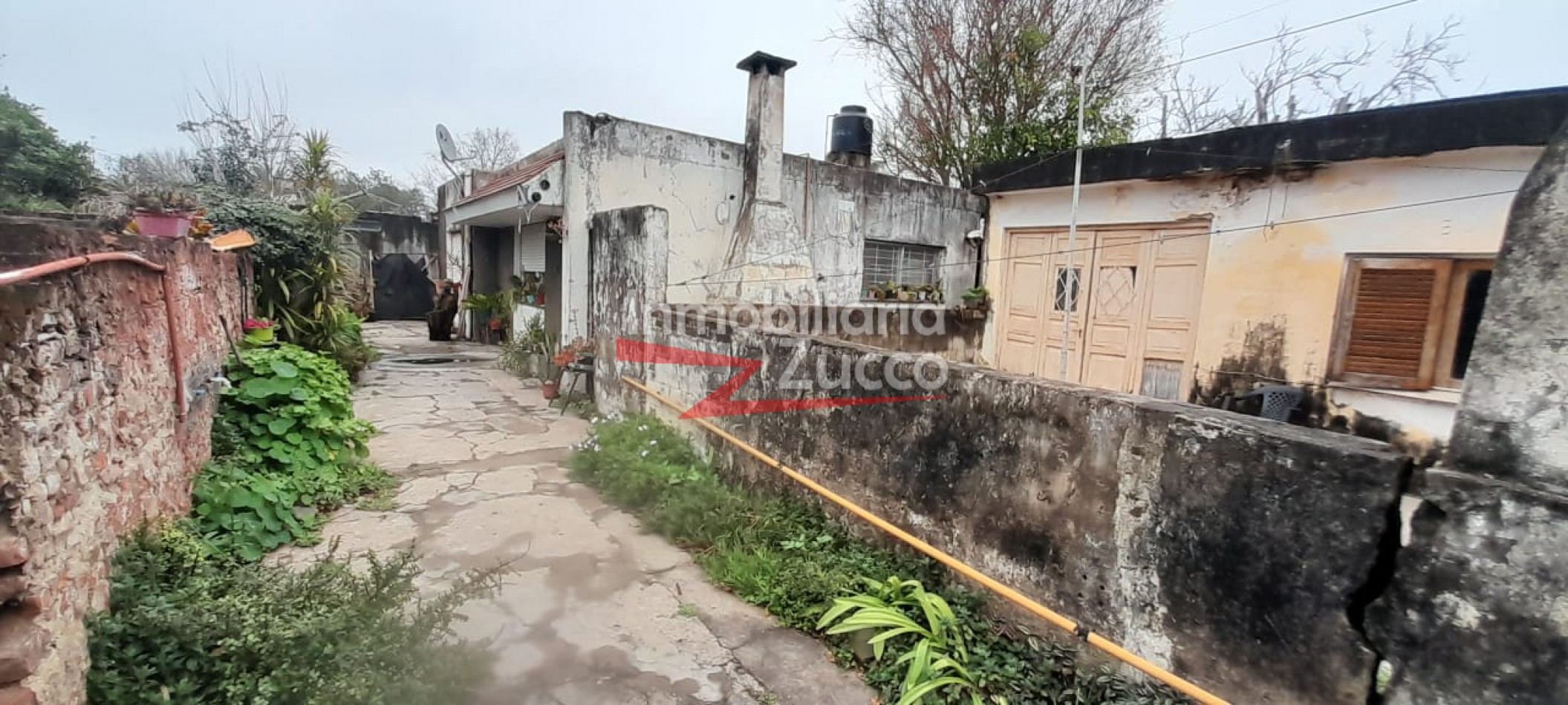 Venta: Importante inmueble ubicado en pleno centro de la cuidad de Coronda - Ref. 1311