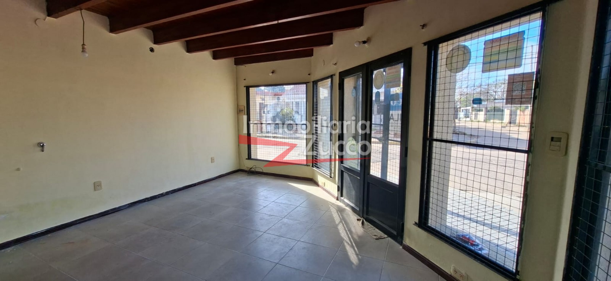 ALQUILO: LOCAL COMERCIAL EN CORONDA