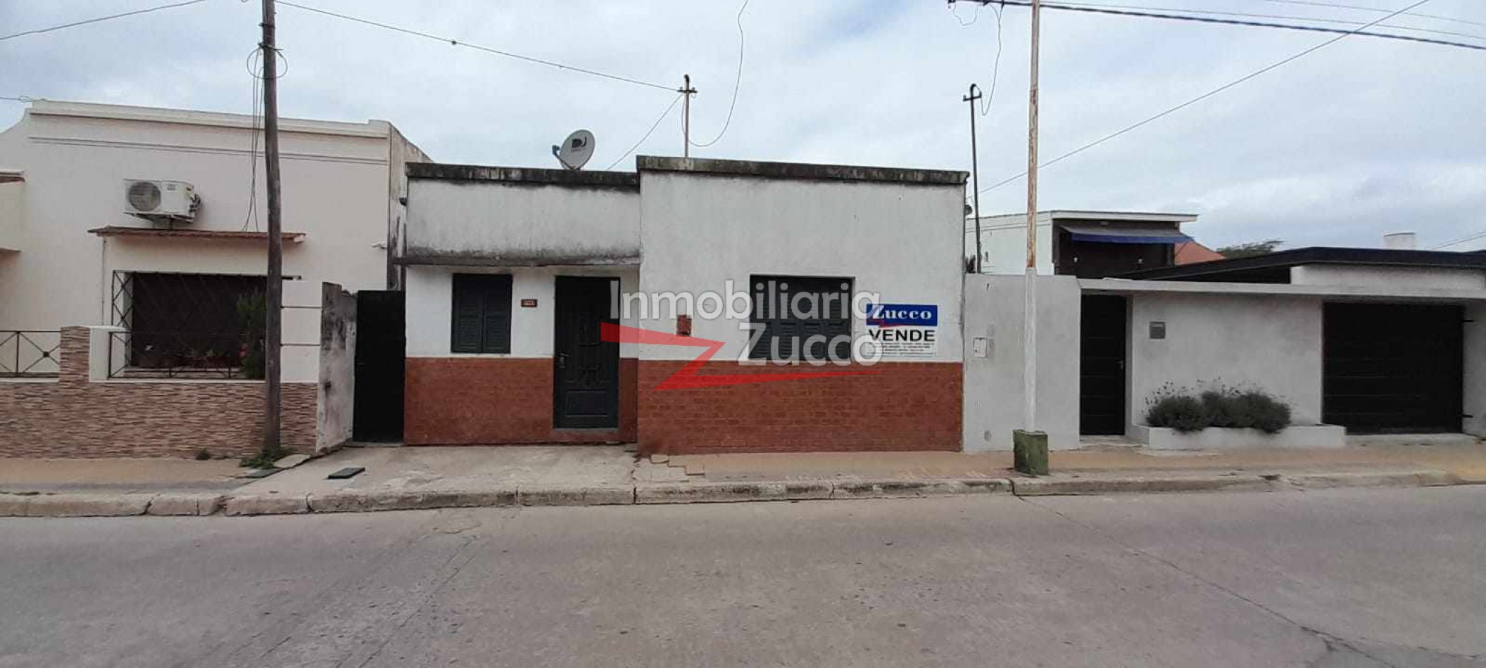 VENTA: CASA CENTRICA CON LOTE DE 1.000 M2 EN CORONDA - Ref. 1092