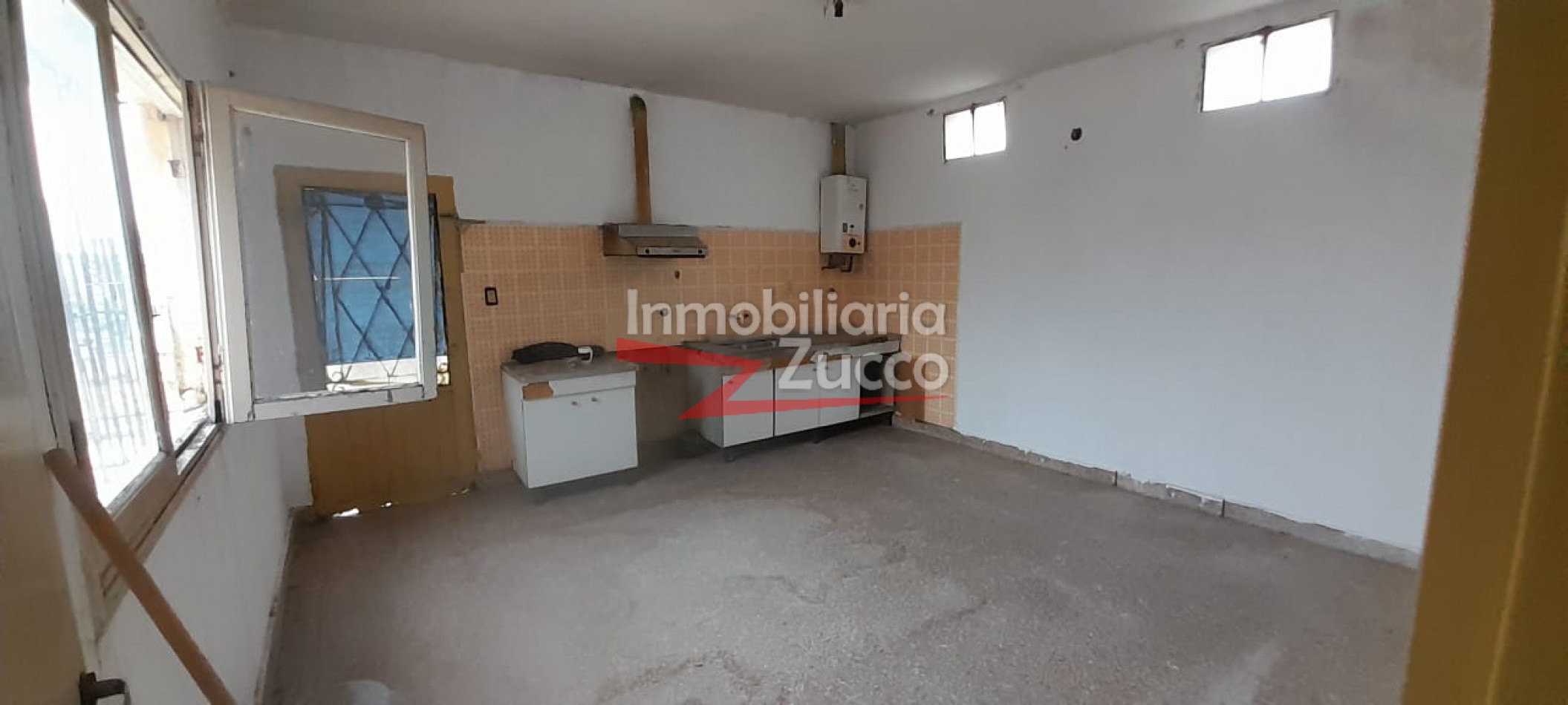 Venta: Importante inmueble ubicado en pleno centro de la cuidad de Coronda - Ref. 1311