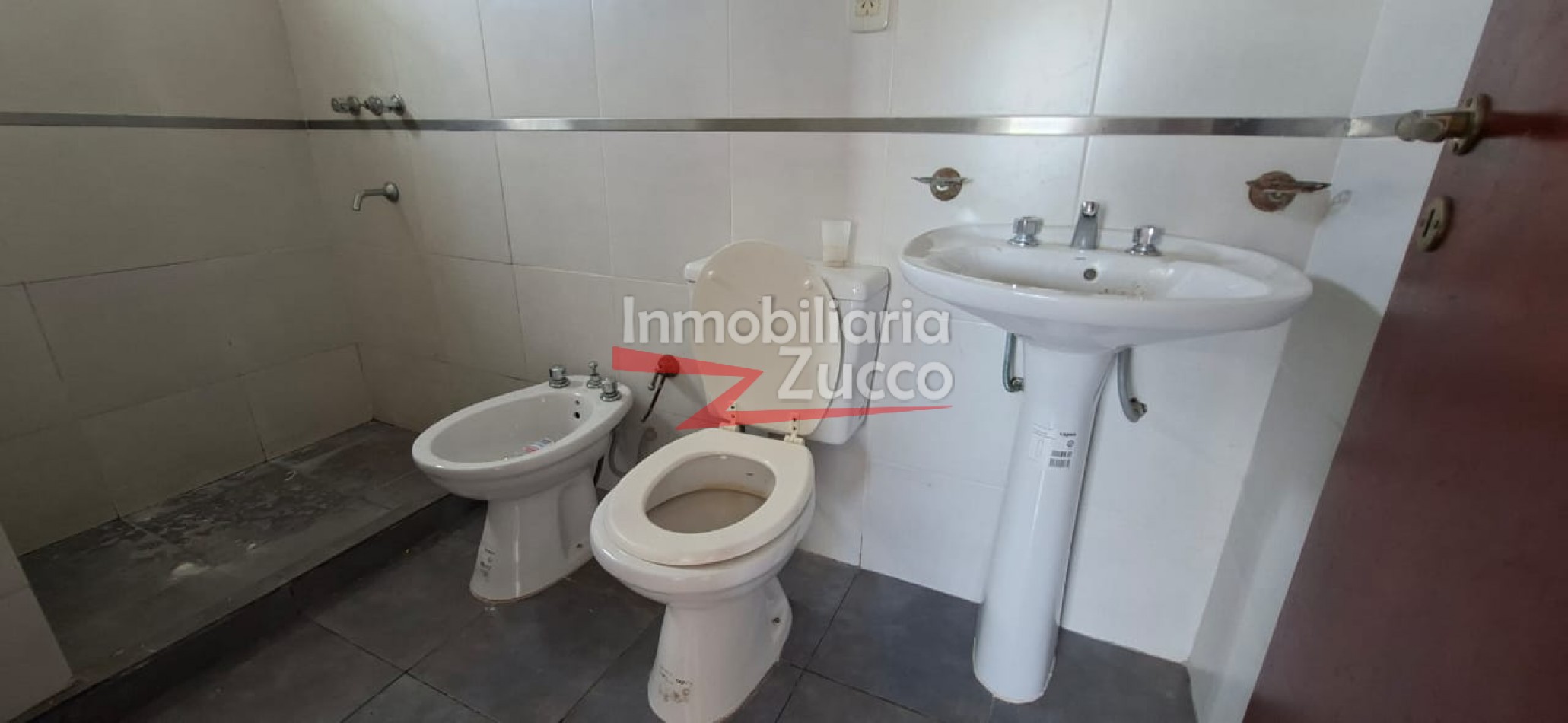 ALQUILO: DEPARTAMENTO EN PLANTA ALTA
