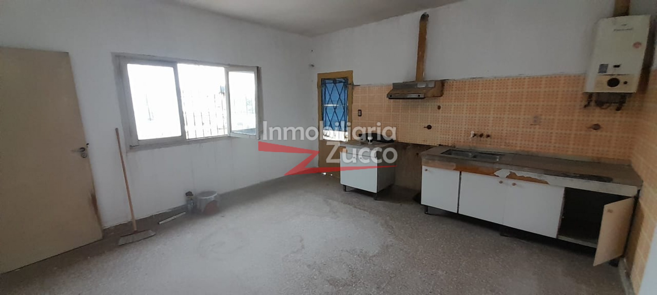 Venta: Importante inmueble ubicado en pleno centro de la cuidad de Coronda - Ref. 1311