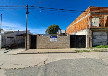 Venta - Casa en zona centrica - Coronda - Ref. No 606