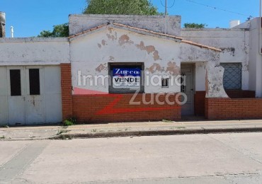 VENTA: CASA CENTRICA A REFACCIONAR EN CORONDA - Ref. 971